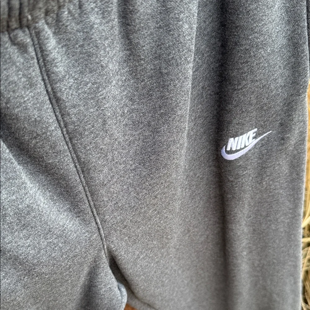 Nike Men’s M Sportswear Club Fleece Jogger pants in Charcoal Gray